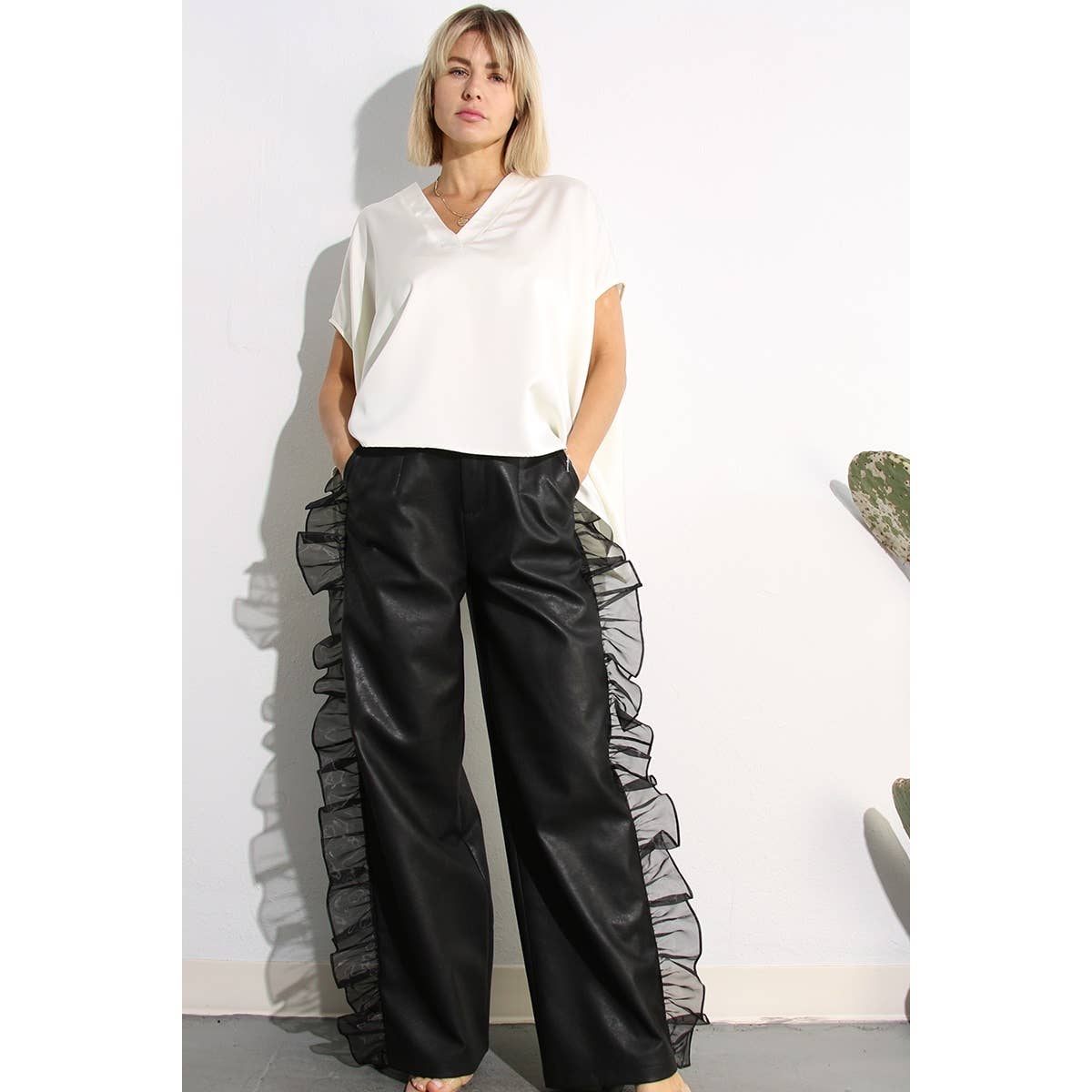 ORGANZA RUFFLE SIDE PANTS