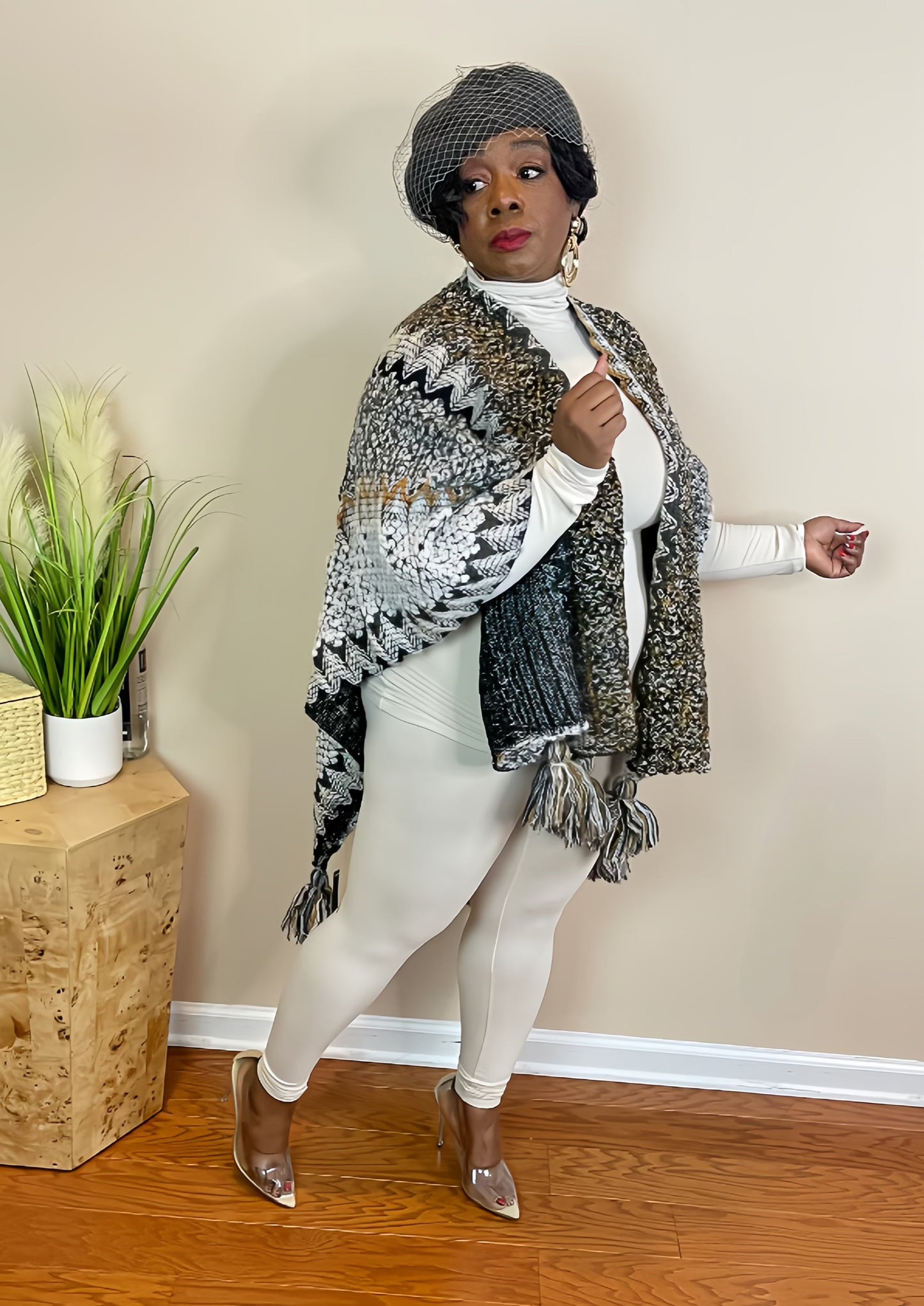 TASSEL PONCHO- GREY