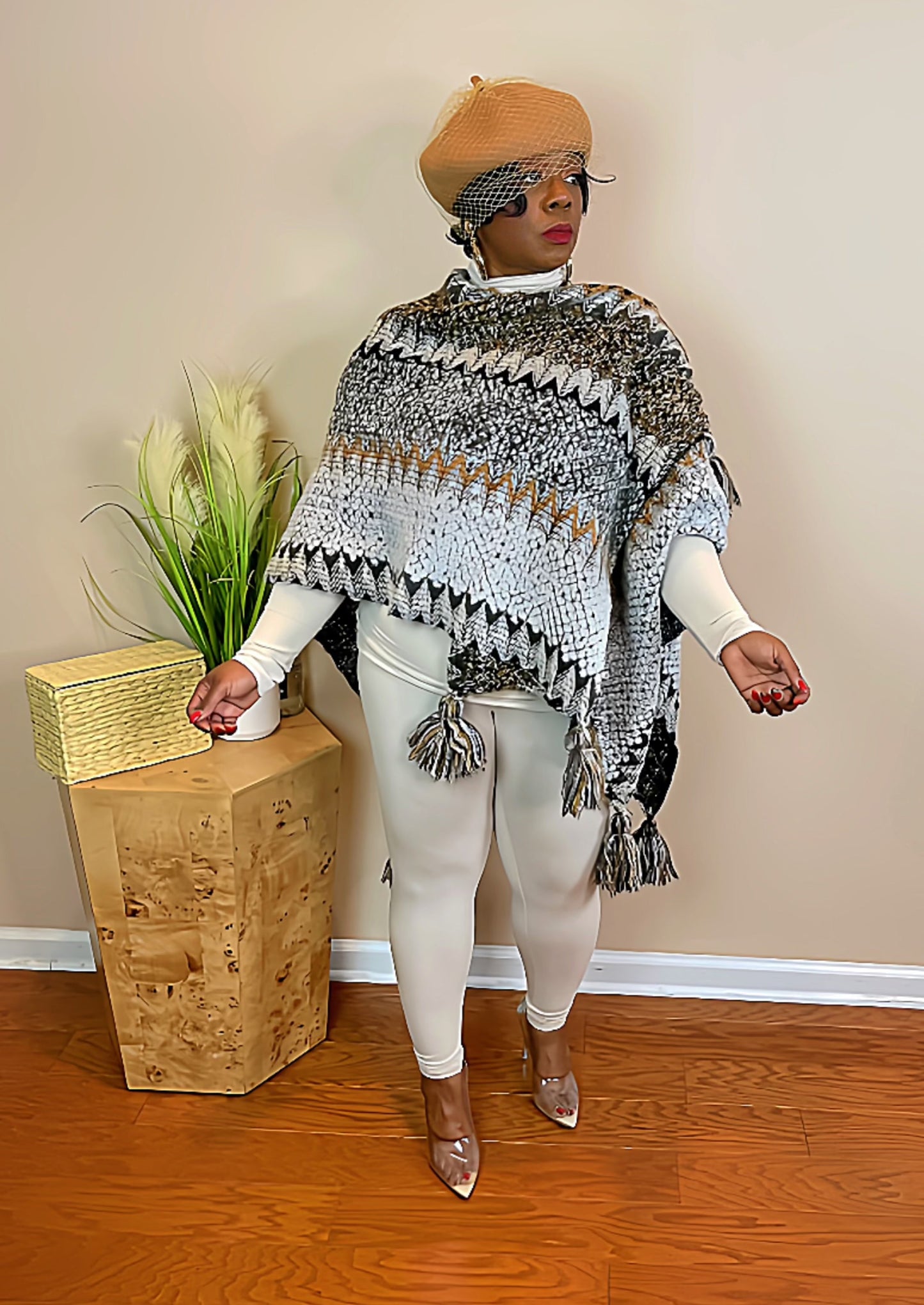 TASSEL PONCHO- GREY