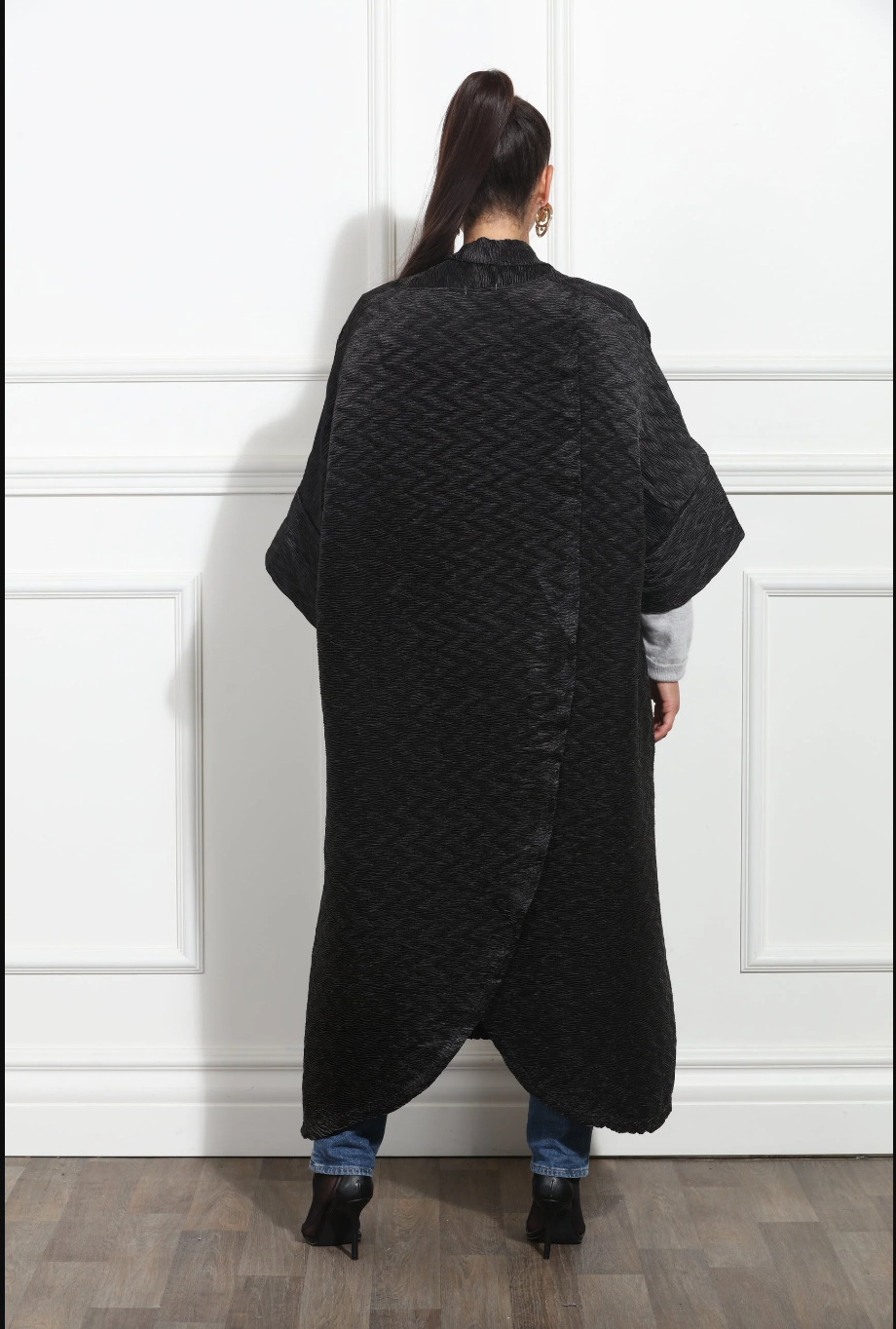 LONG BLACK PLEATED CARDIGAN