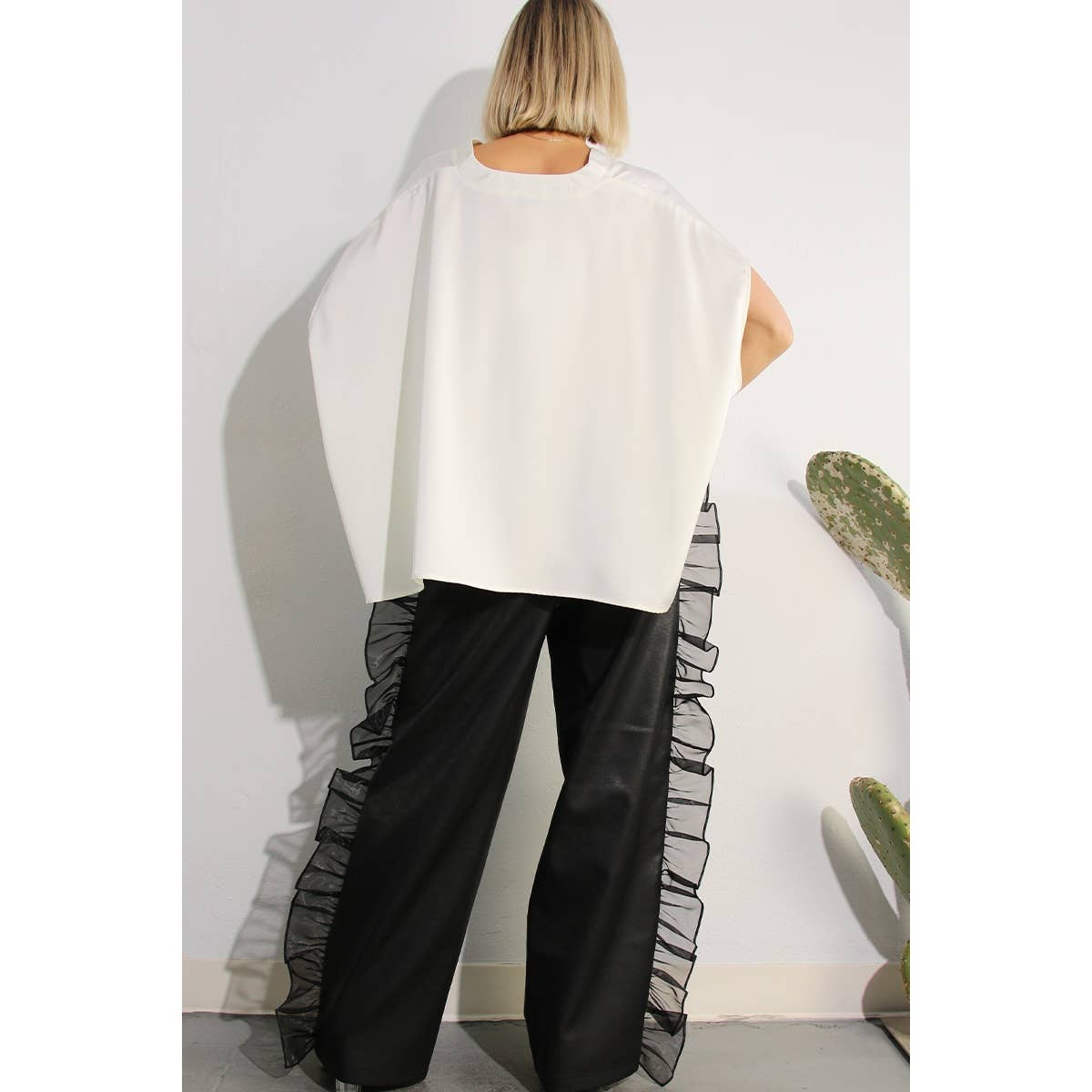 ORGANZA RUFFLE SIDE PANTS