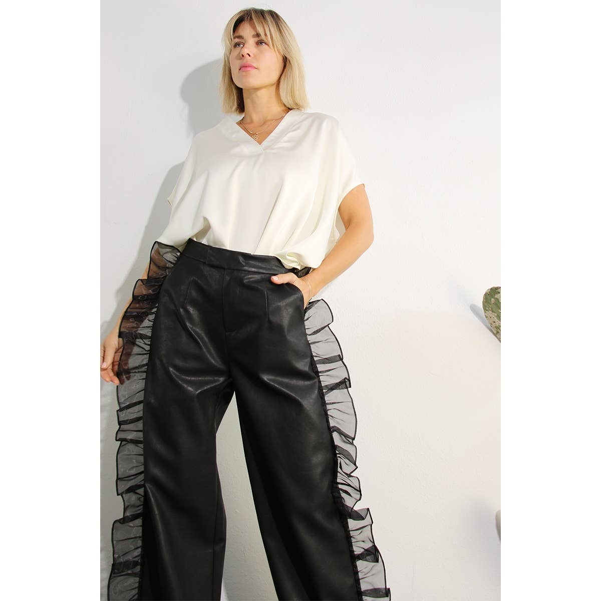 ORGANZA RUFFLE SIDE PANTS