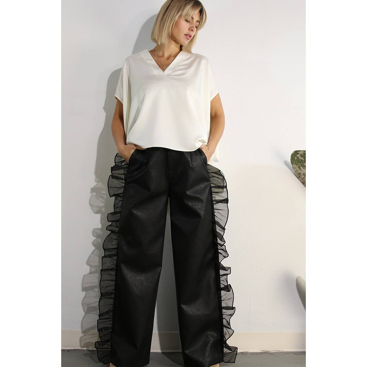 ORGANZA RUFFLE SIDE PANTS