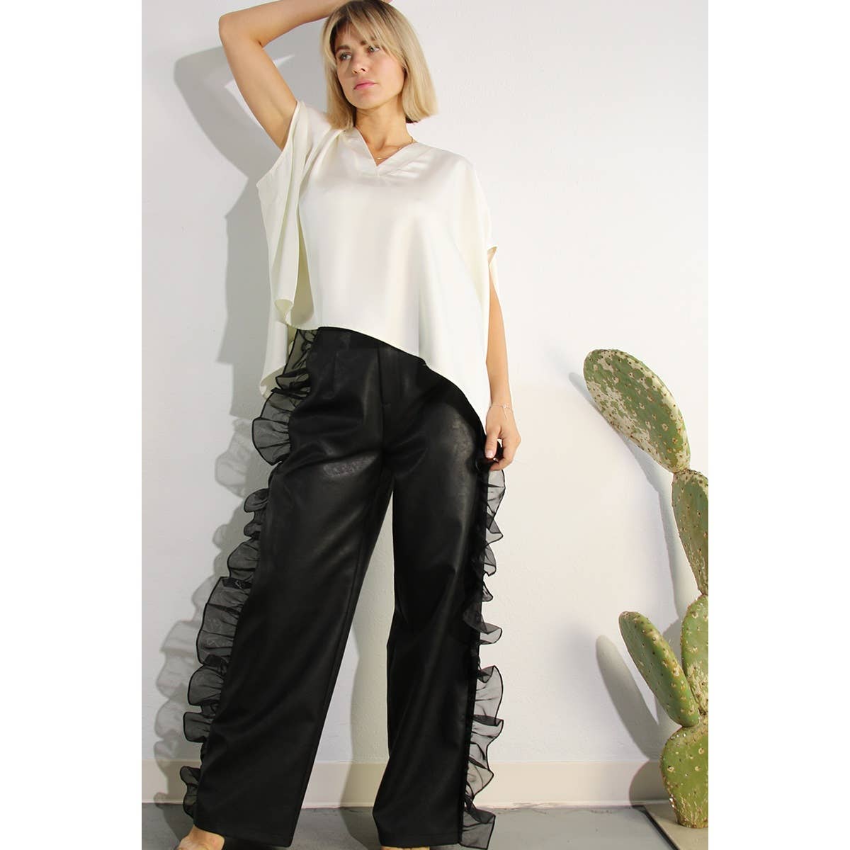 ORGANZA RUFFLE SIDE PANTS