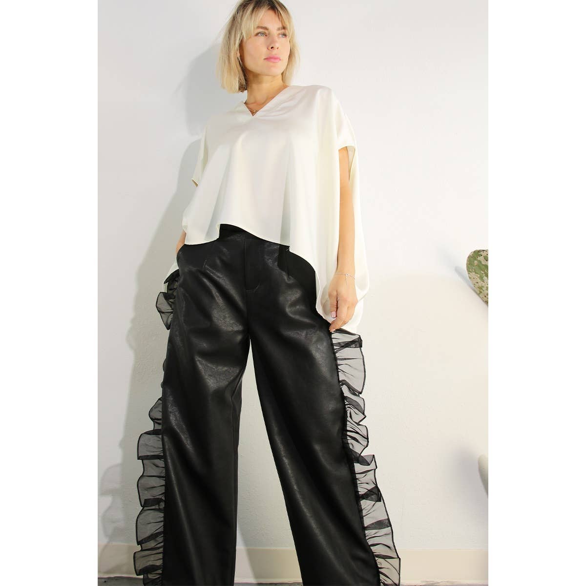 ORGANZA RUFFLE SIDE PANTS